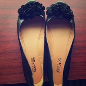 Super cute Kenneth Cole Reaction black flats